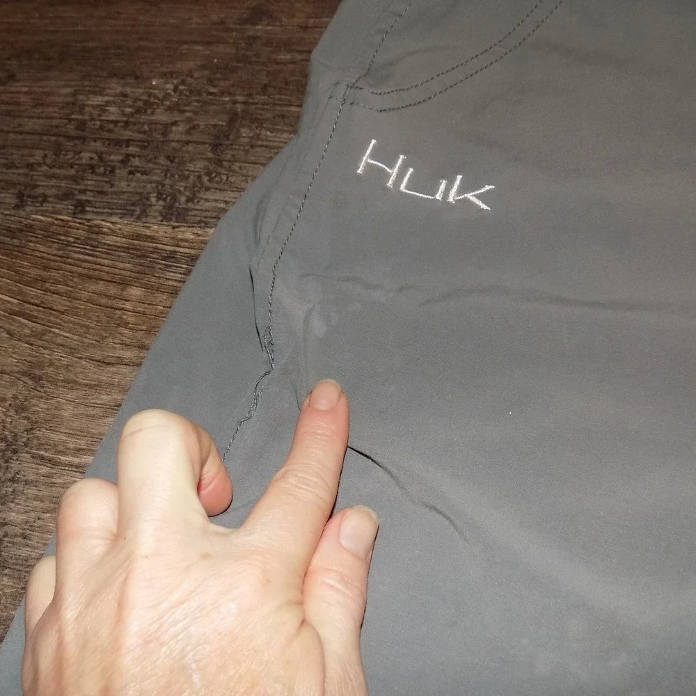 Huk Fishing Shorts Mens L Gray Performance Outdoor Stretch Cargo Pockets